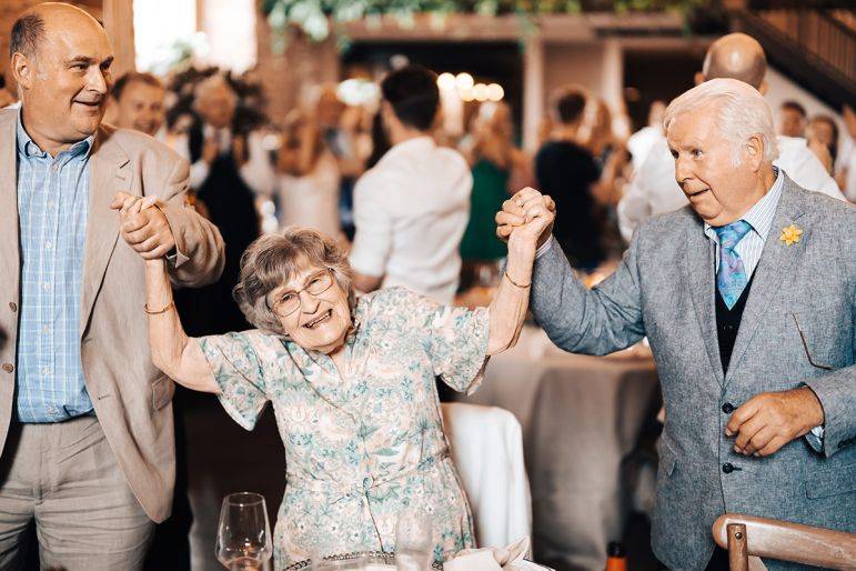 Click to enlarge image waiters-undercover-16.jpg Click to enlarge image waiters-undercover-16.jpg