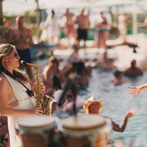 Click to enlarge image alice-sax-04.jpg Click to enlarge image alice-sax-04.jpg