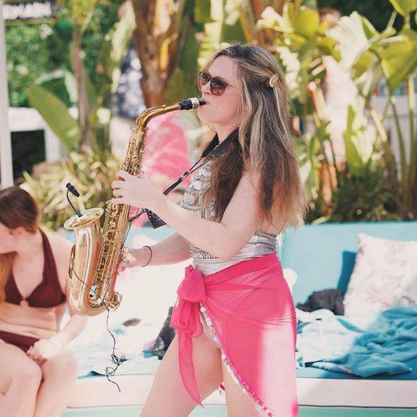 Click to enlarge image alice-sax-08.jpg Click to enlarge image alice-sax-08.jpg