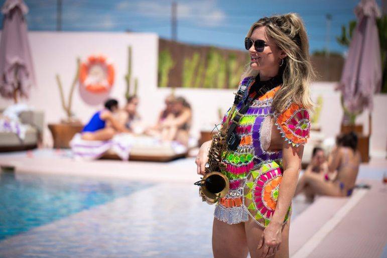 Click to enlarge image alice-sax-10.jpg Click to enlarge image alice-sax-10.jpg