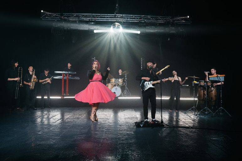 Click to enlarge image last-dance-11.jpg Click to enlarge image last-dance-11.jpg