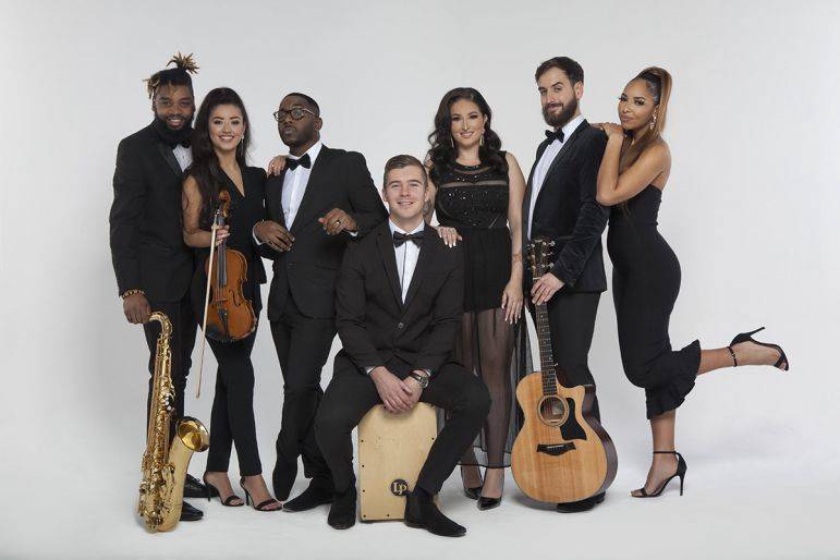 Click to enlarge image royals-03.jpg Click to enlarge image royals-03.jpg