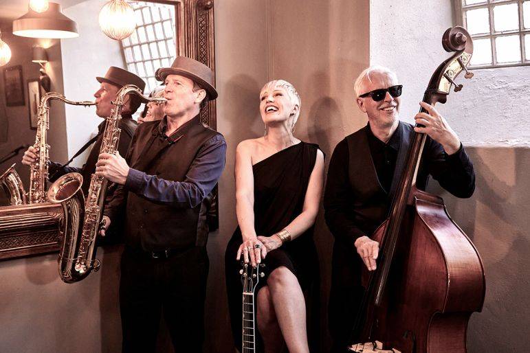 Click to enlarge image daydreams-02.jpg Click to enlarge image daydreams-02.jpg