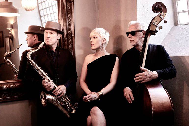 Click to enlarge image daydreams-03.jpg Click to enlarge image daydreams-03.jpg