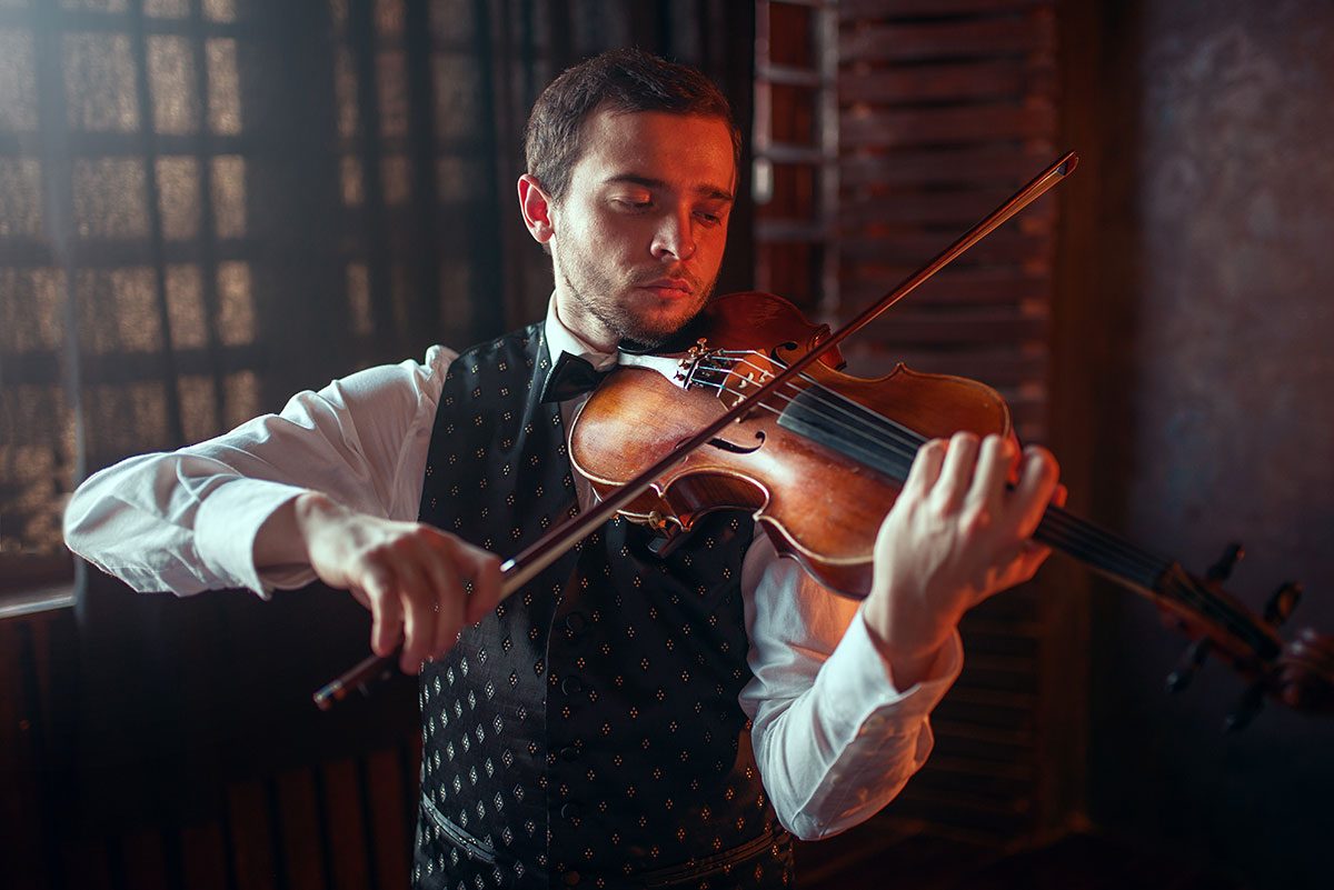 live violin player