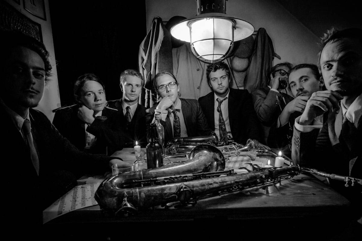 London musicians and bands for regular live entertainment. Hire House Bands and Musicians for London Venue Residencies
