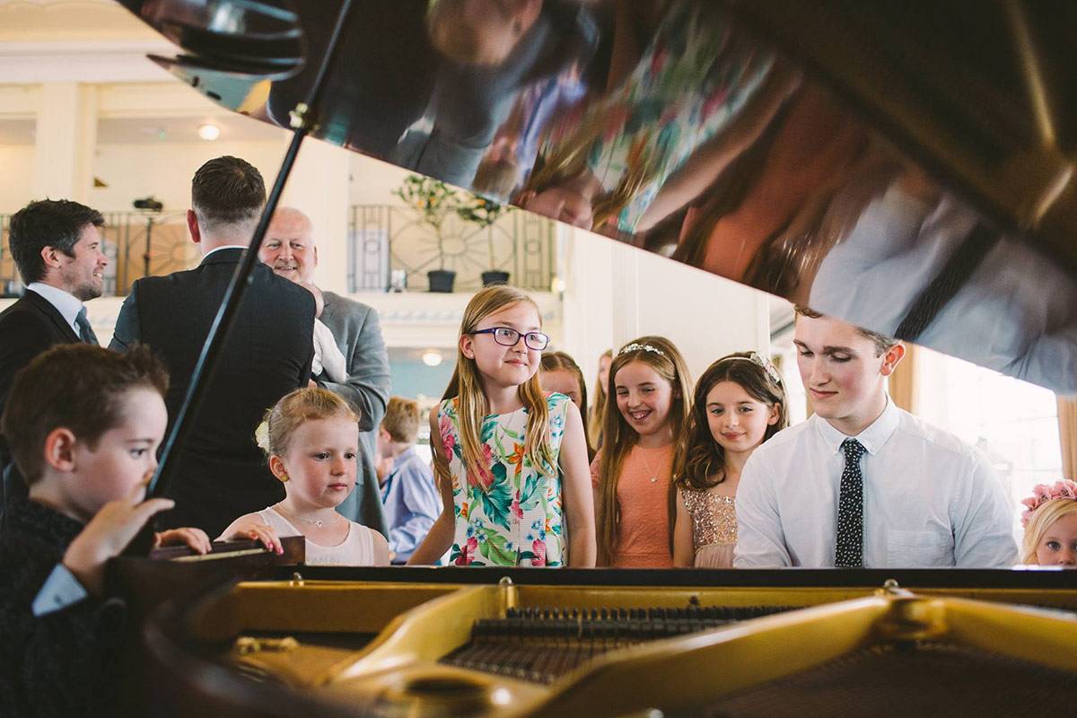 From guest arrival to the wedding breakfast, these entertaining ideas will keep the energy flowing. 12 Daytime Wedding Entertainment Ideas to Keep Boredom at Bay