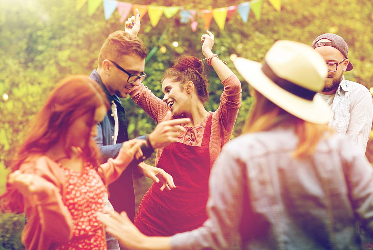 From outdoor garden party entertainment to this year's trendiest decorations. Outdoor Garden Party Ideas to Entertain Your Guests