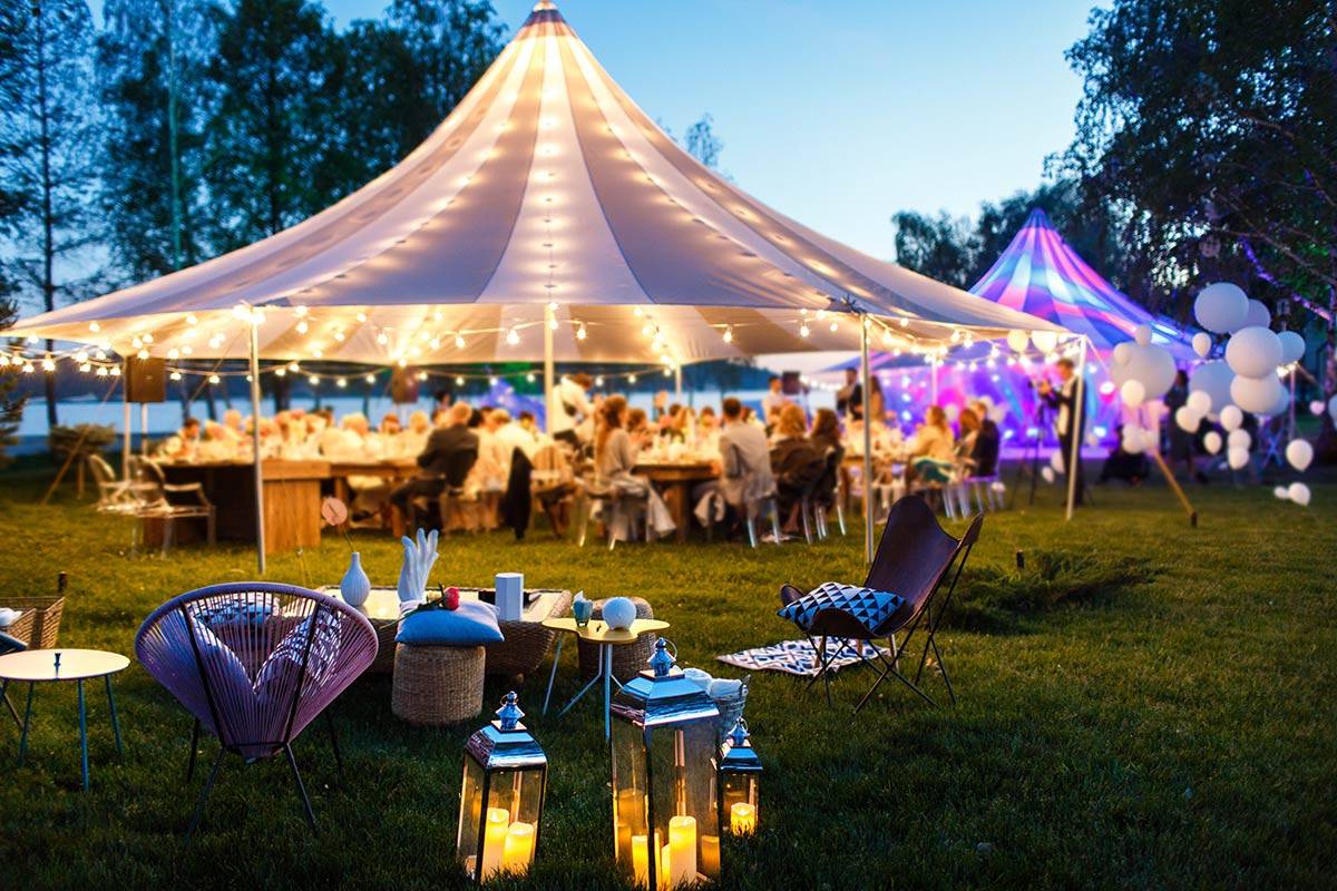 Dynamic wedding breakfast ideas to entertain your guests. Top 10 Wedding Breakfast Entertainment Ideas
