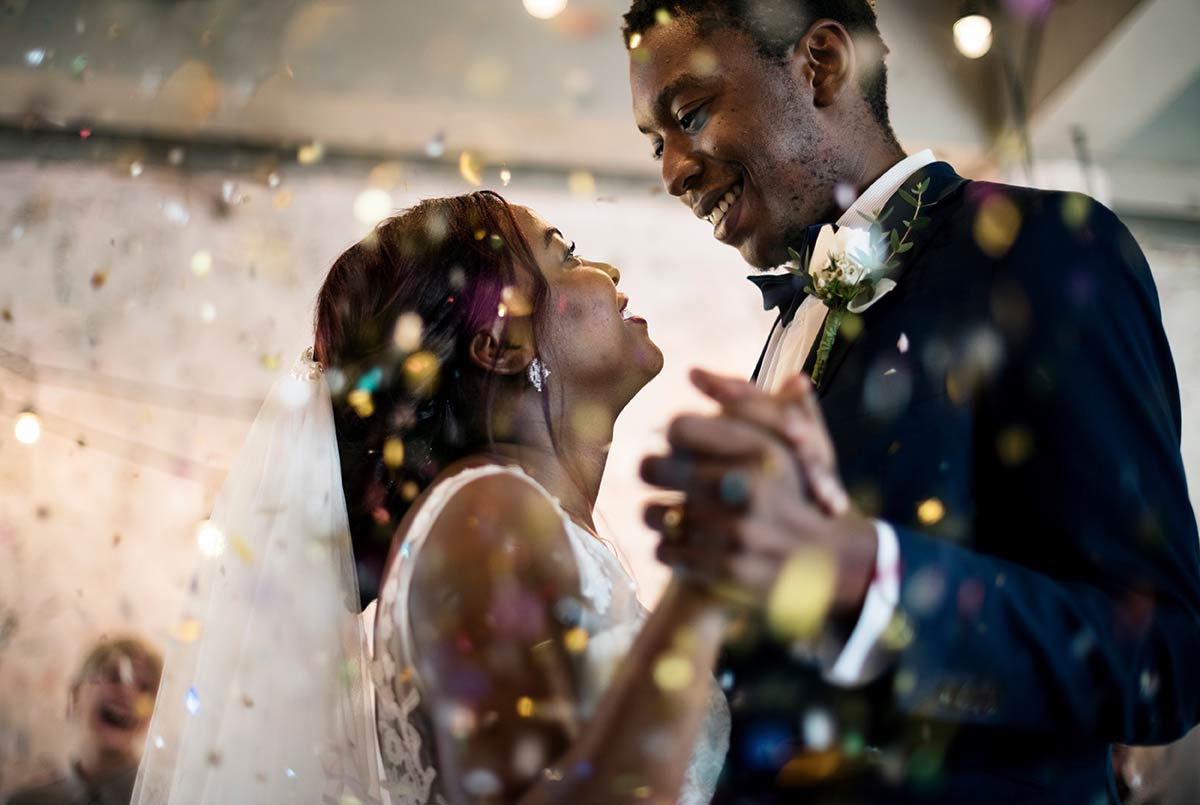 first dance with confetti