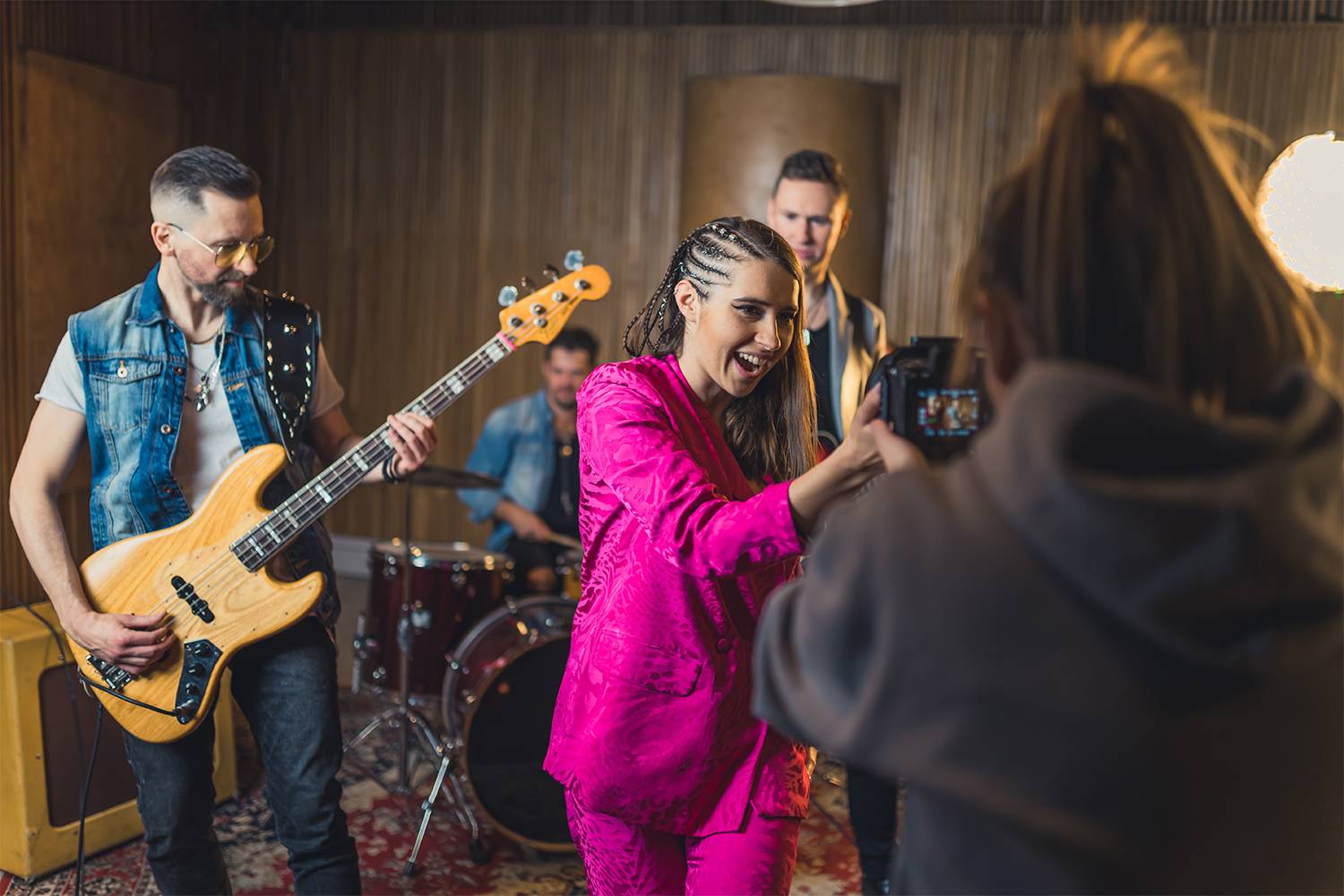 Themes, outfits, locations, props & poses are all discussed here in how to help you acheive a successful shoot. 10 Steps to Planning a Professional Band Photoshoot