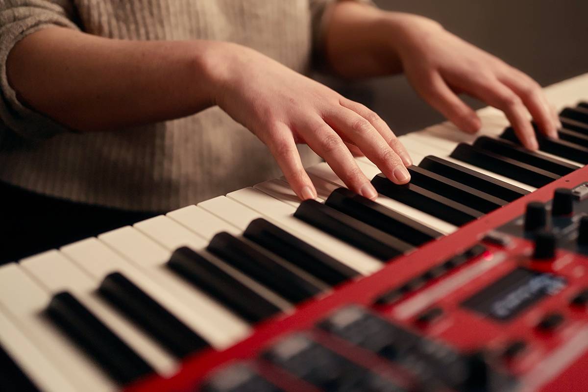 Northern Female Singer Pianist