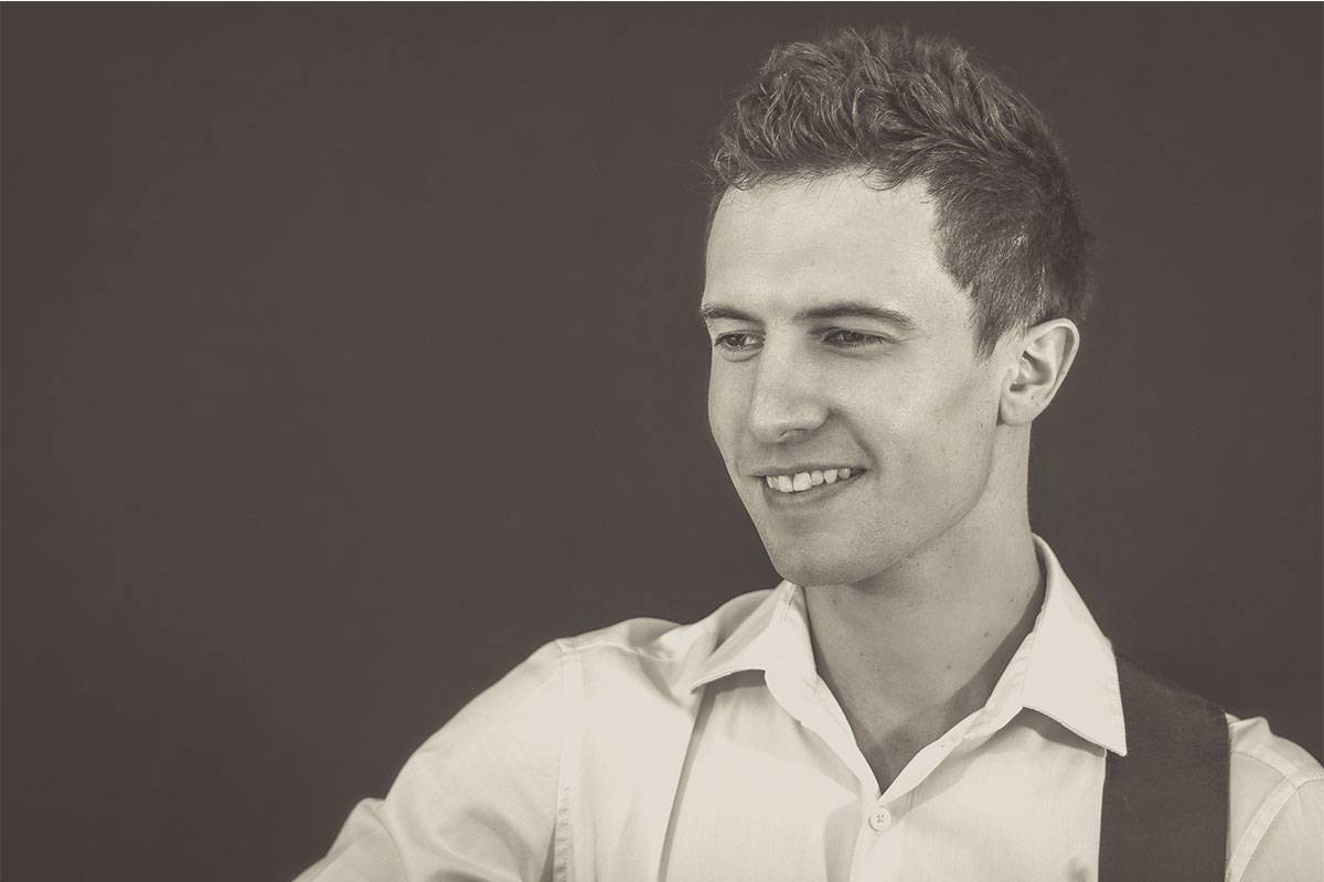 Solo singer Guitarist in Yorkshire