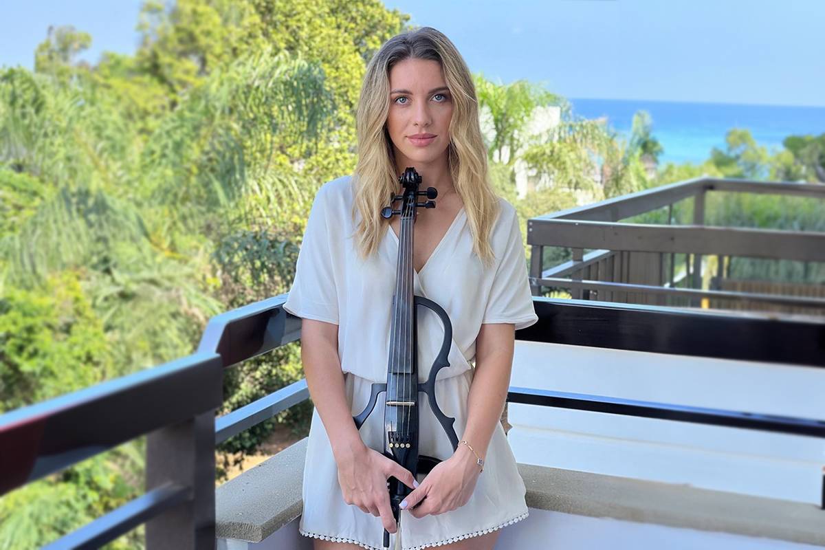 Female Solo Violinist