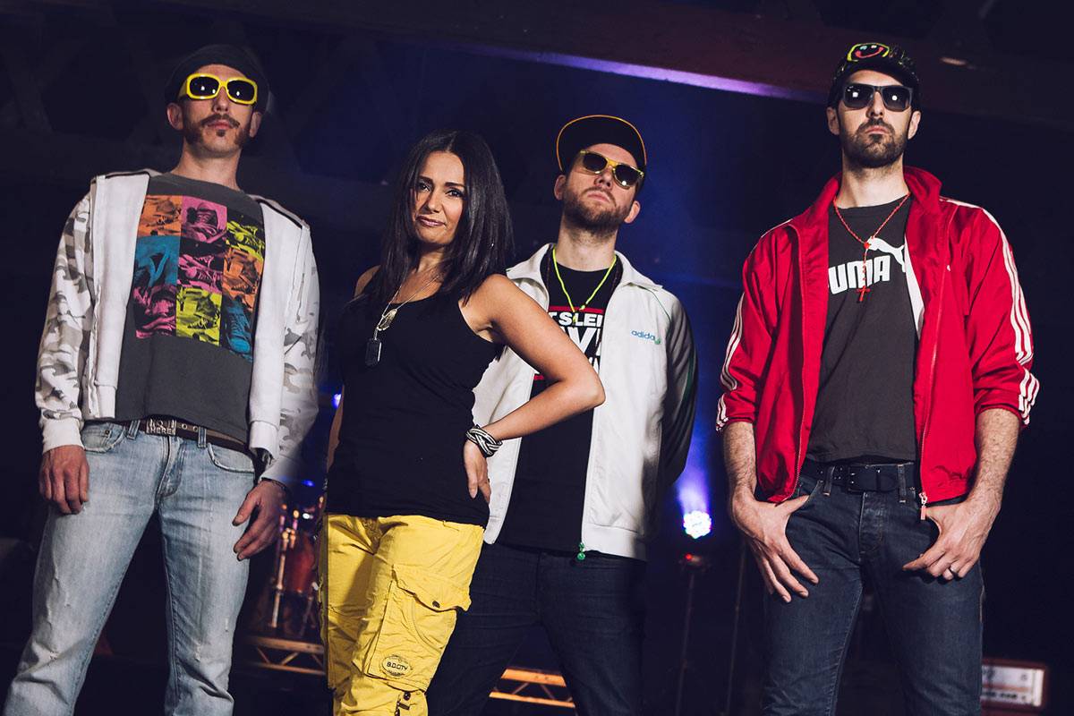 Female Fronted 90s Tribute Band for Hire