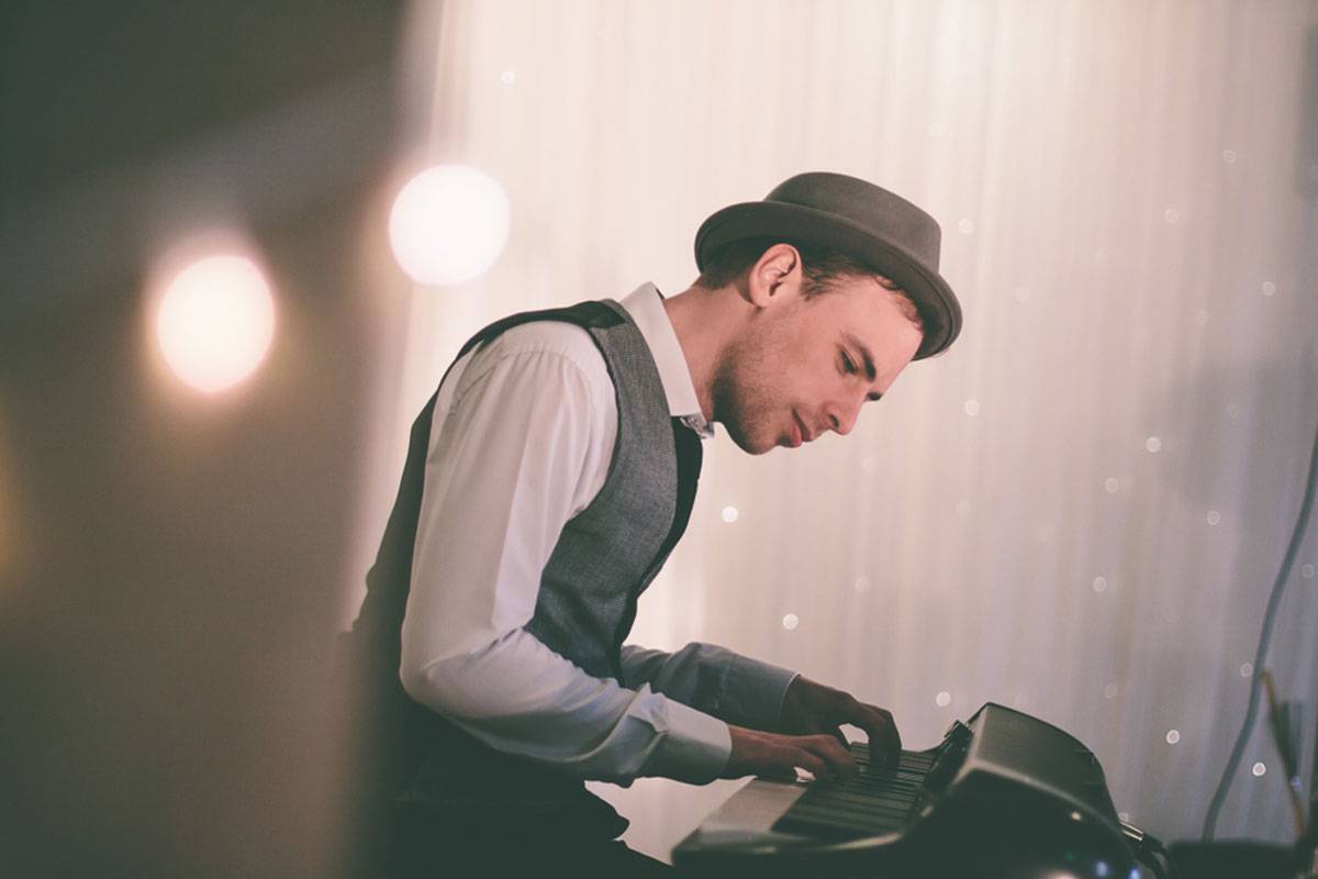 Solo Jazz Pianist for Weddings