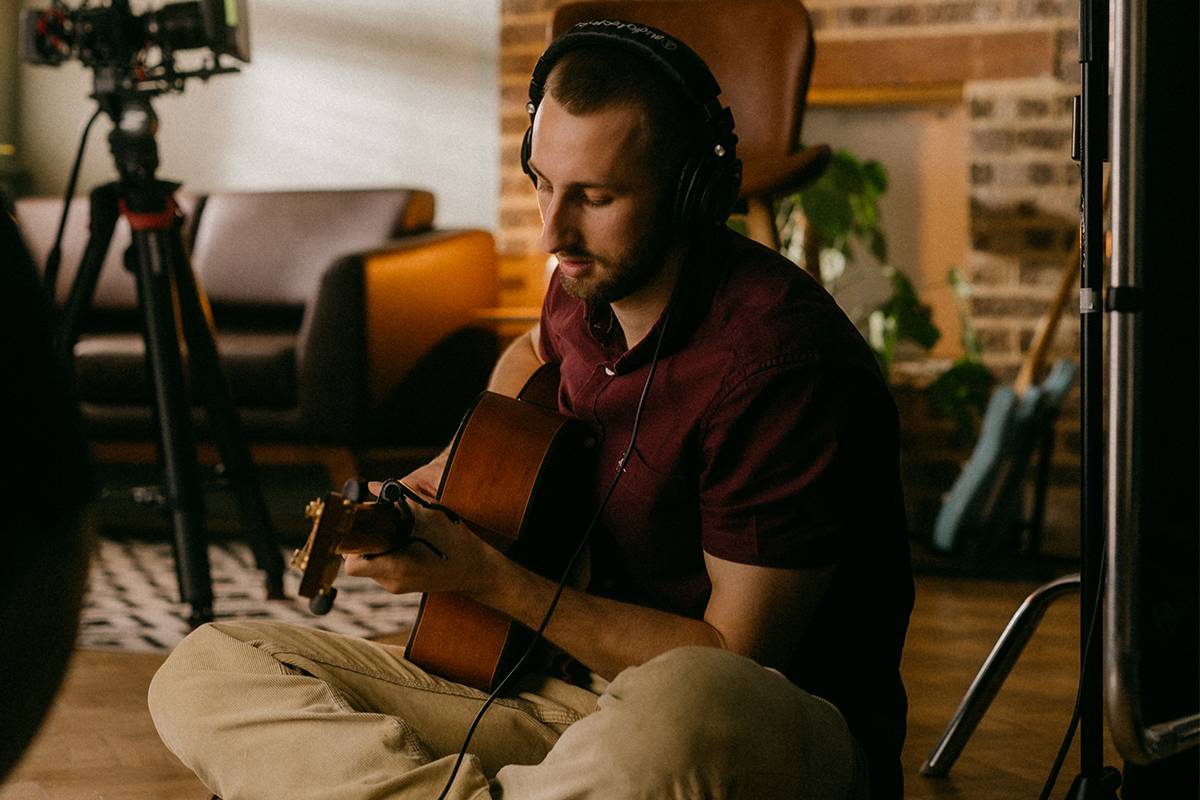 Male Indie, Rock & Pop Singer / Guitarist