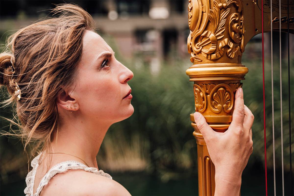 London Female Harpist