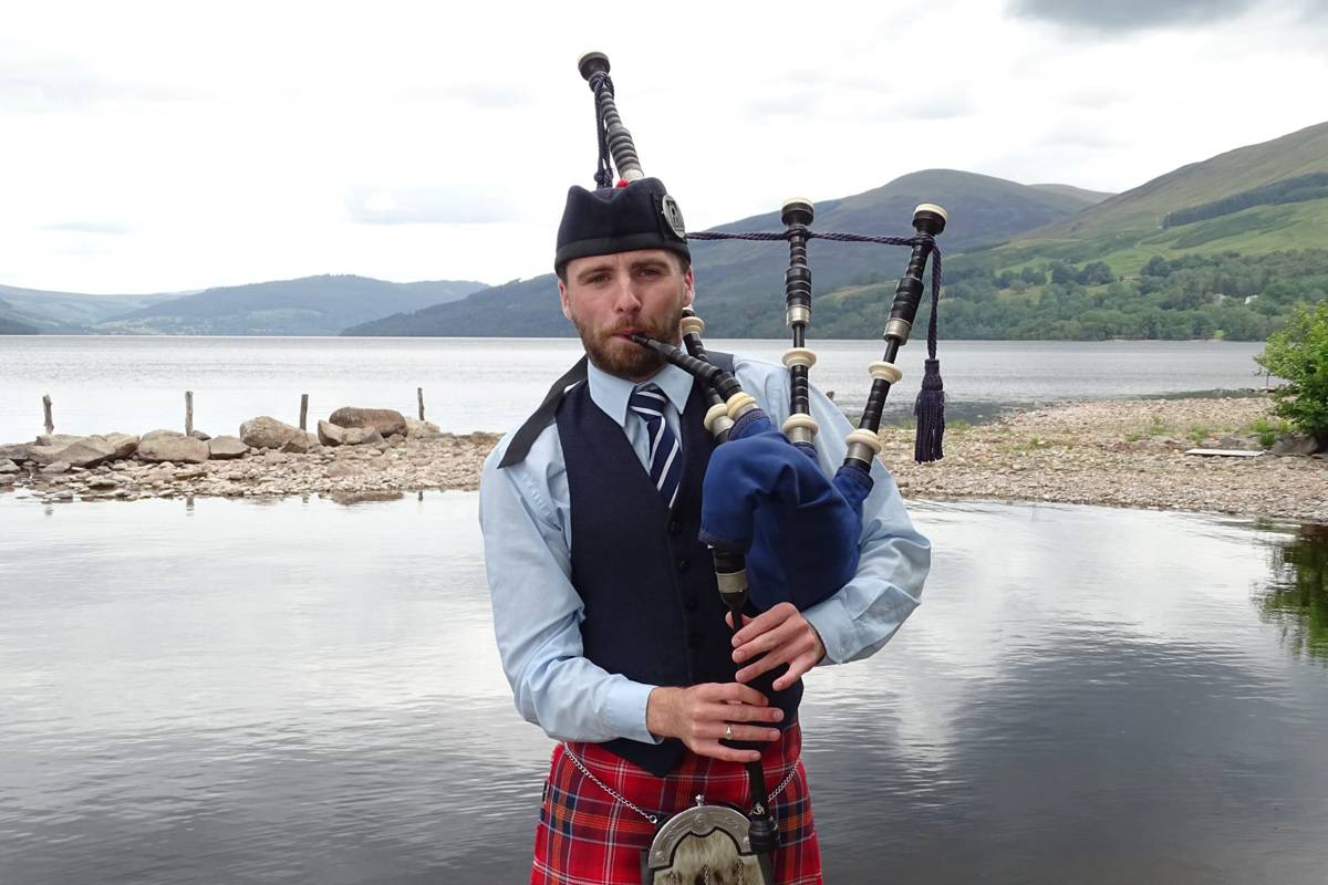 The Dundee Piper