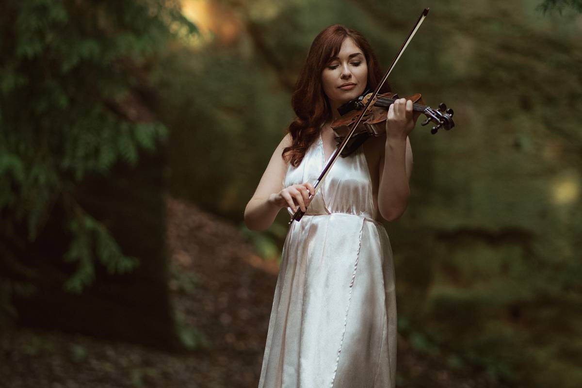 Eira - Violinist