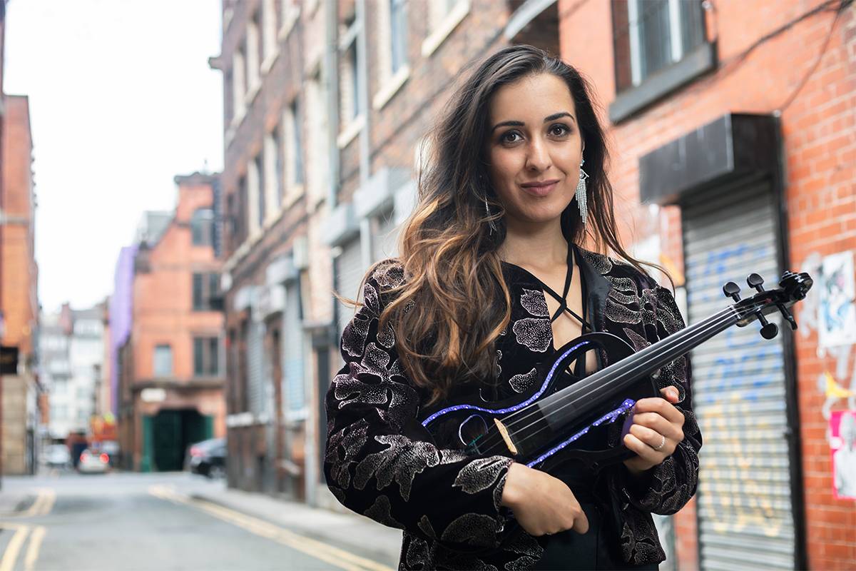 Female Electric & Acoustic Violinist