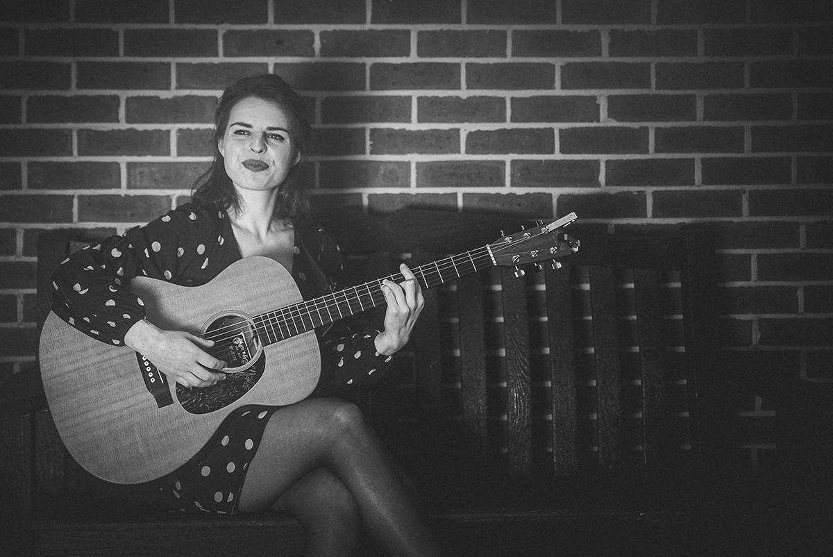 Female Singer & Acoustic Guitarist