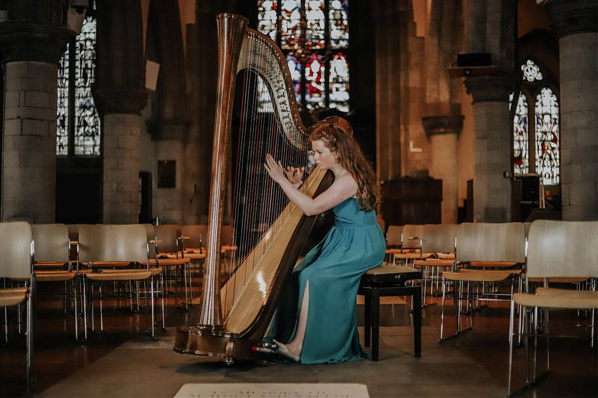 Midlands Based Female Harpist
