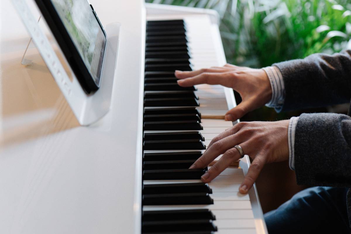 Solo Male Pianist For Hire