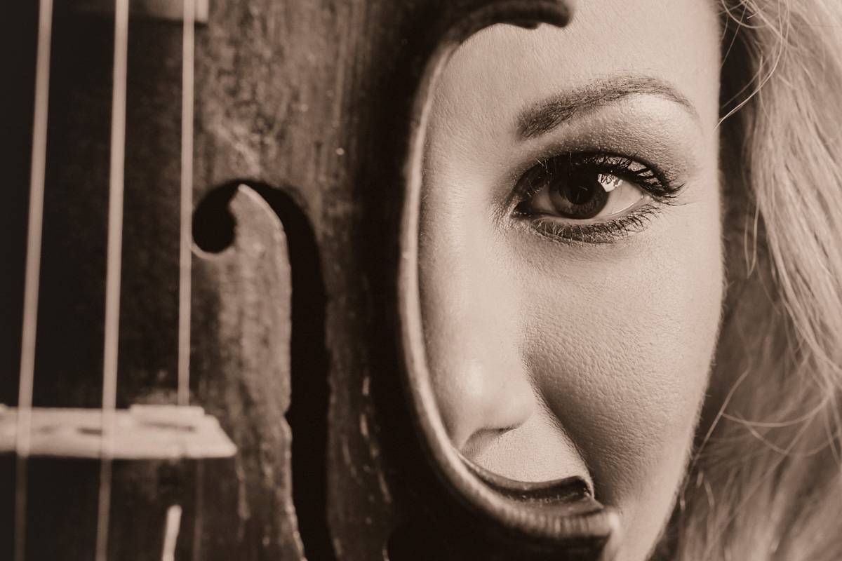 Solo Female Violinist | Sophia