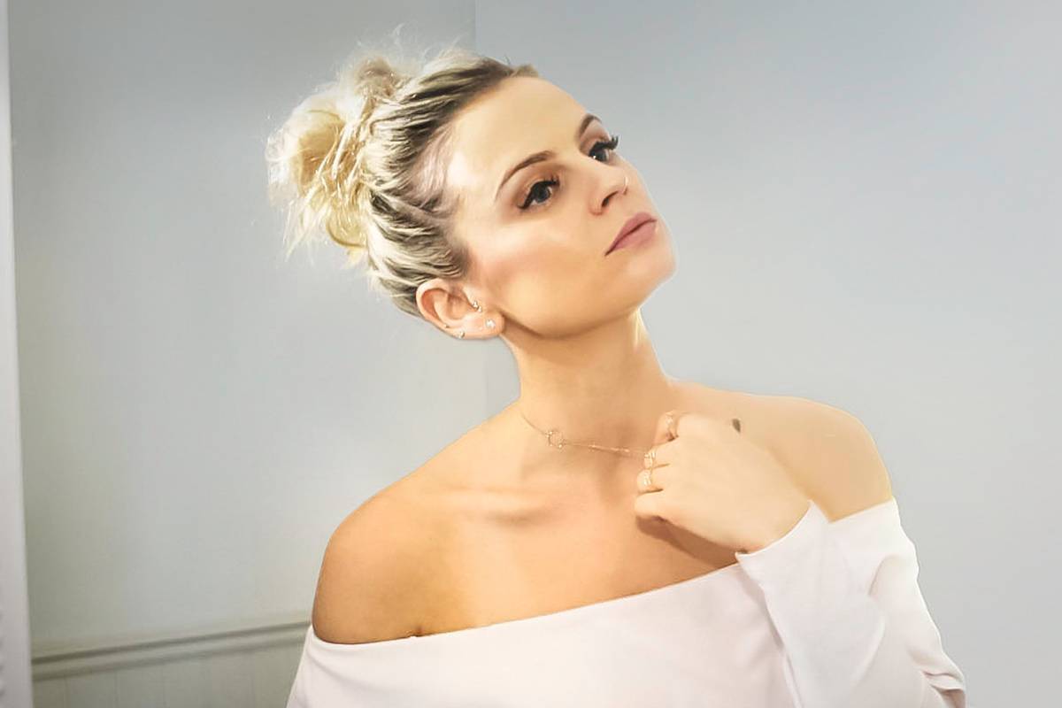 Critically-acclaimed Acoustic Duo