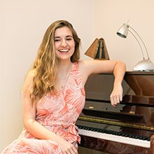 Carlota - Singer / Pianist Reviews