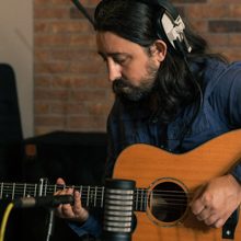 Ian - Guitarist Reviews