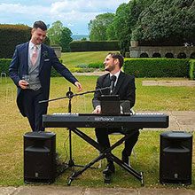 Jonathan - Singer / Pianist Reviews