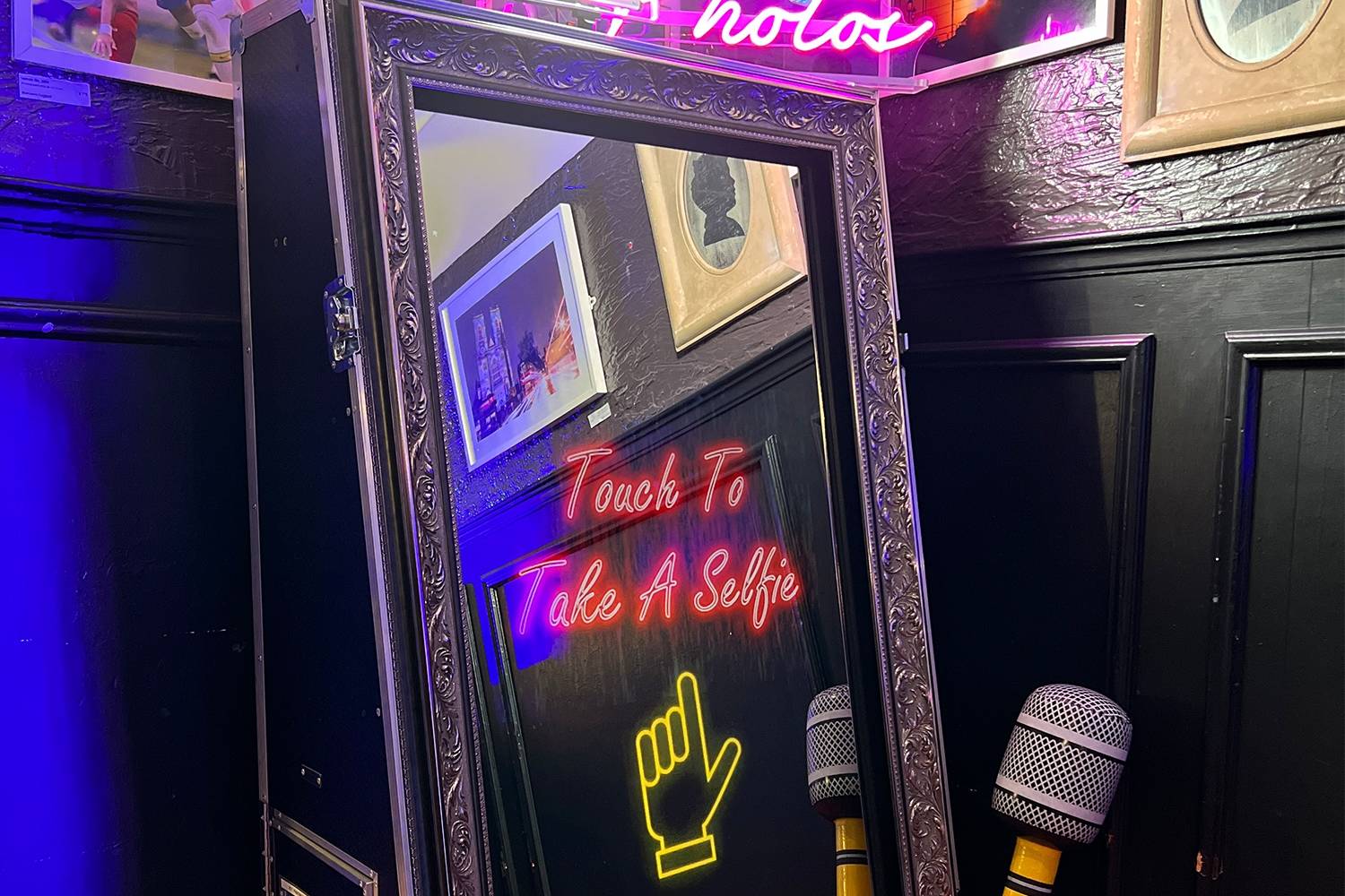 Magic Mirros & Enclosed Photobooths