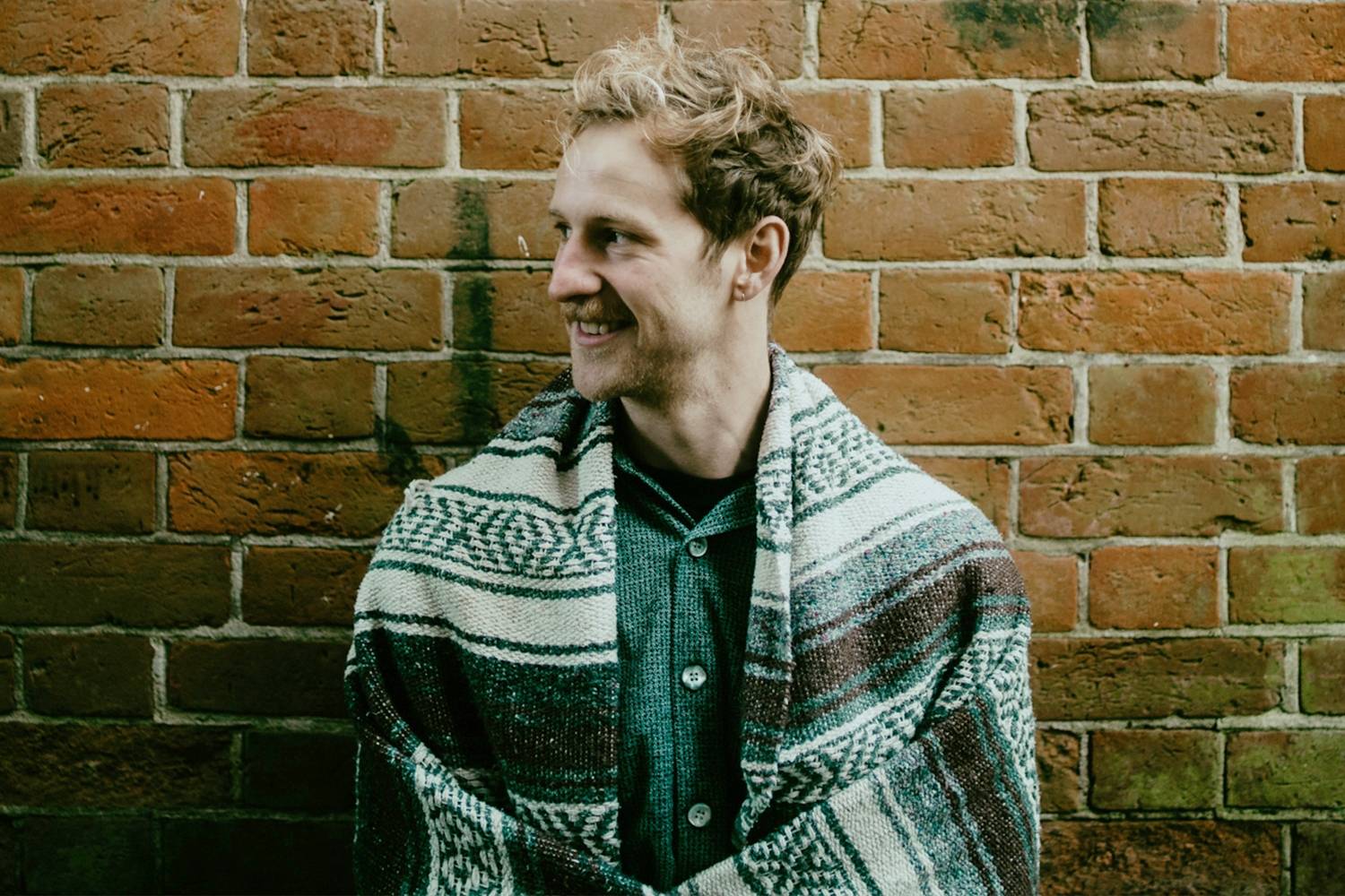 South Yorkshire Based Singer Guitarist
