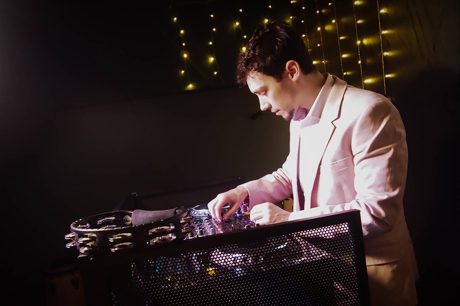 DJ & Live Percussion, Sax & Female Vocals