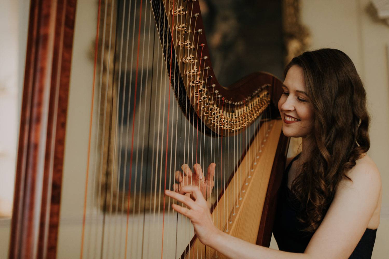 Classical & Contemporary Female Solo Harpist
