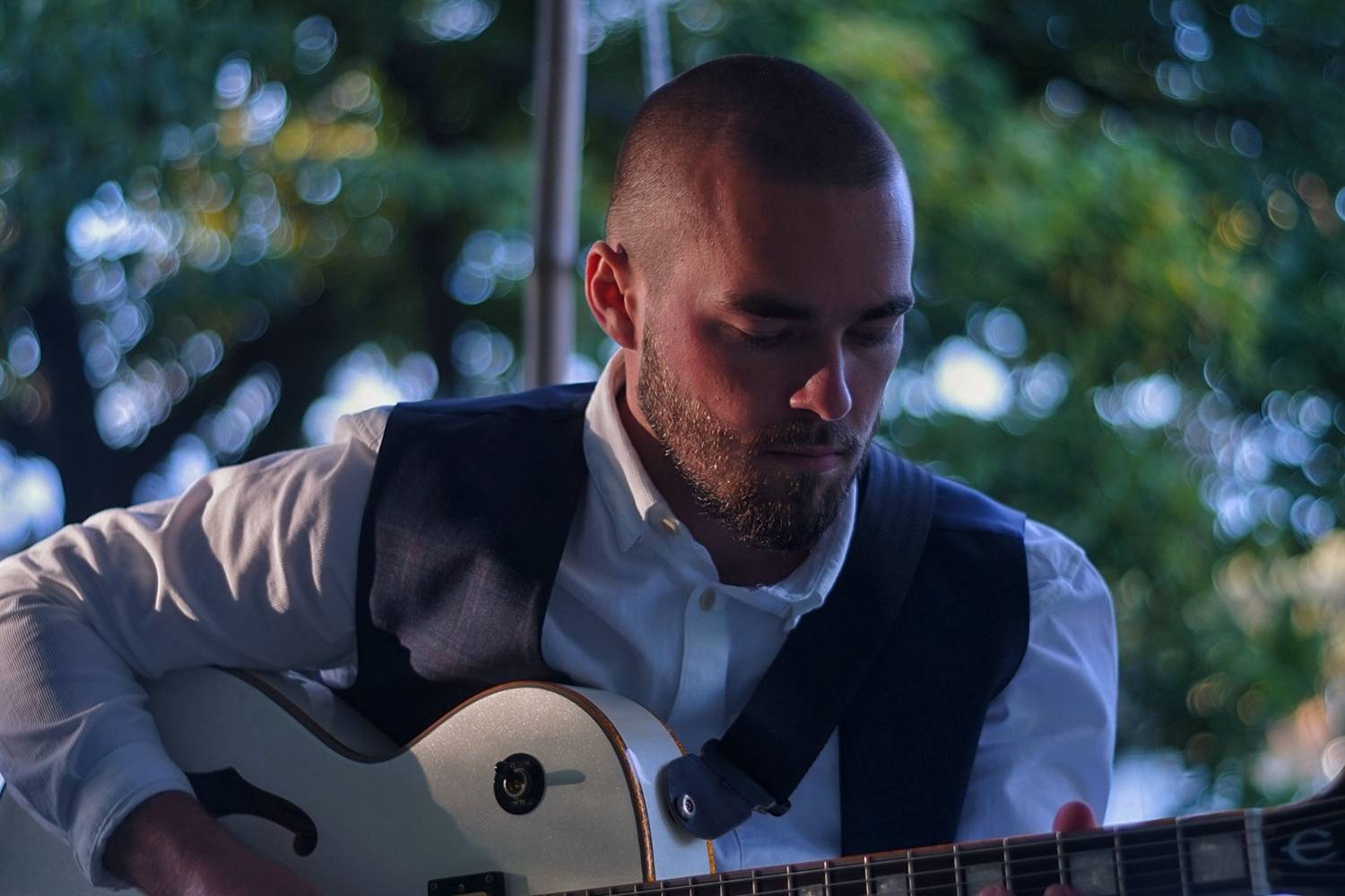 North West Based Acoustic Singer & Guitarist