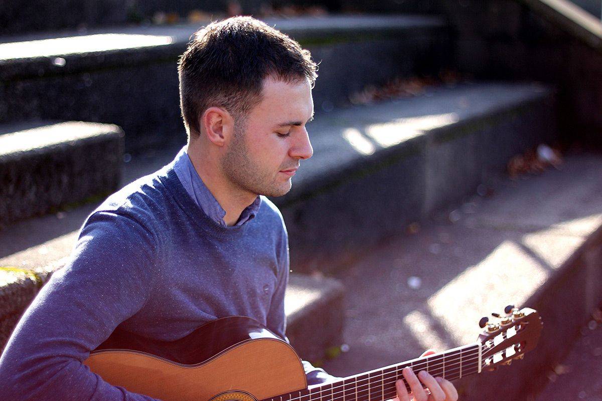 Classical Crossover Guitarist in Scotland