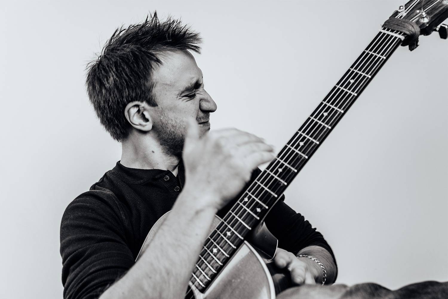 Flamenco, Funk & Latin Percussive Solo Guitarist