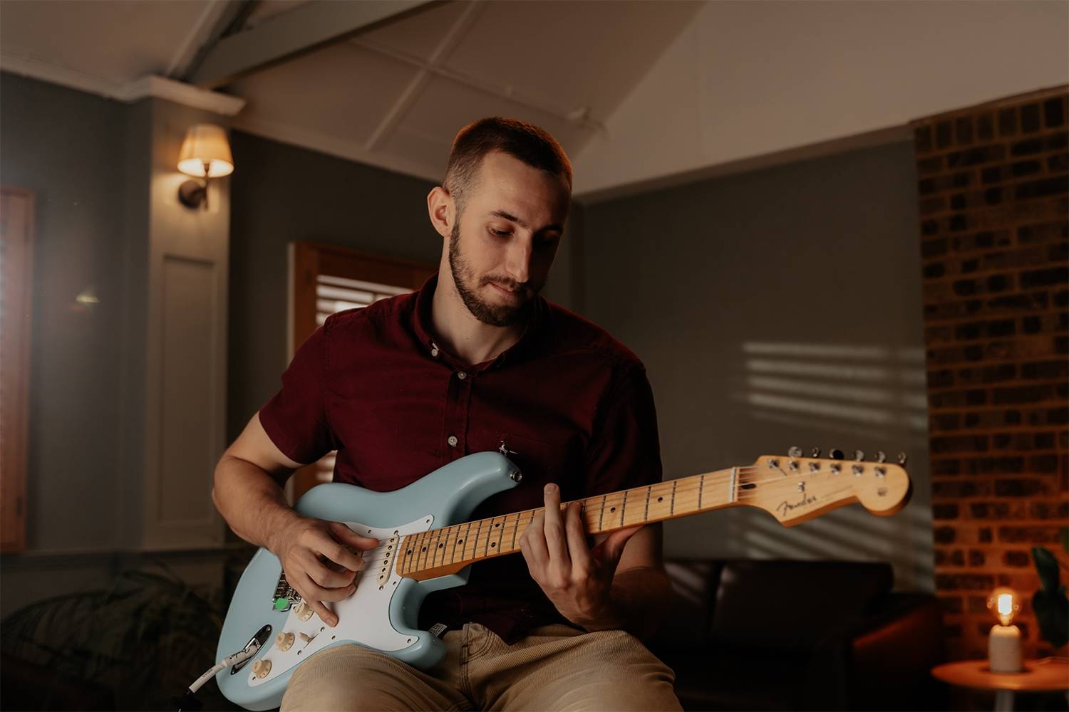 Male Indie, Rock & Pop Singer / Guitarist
