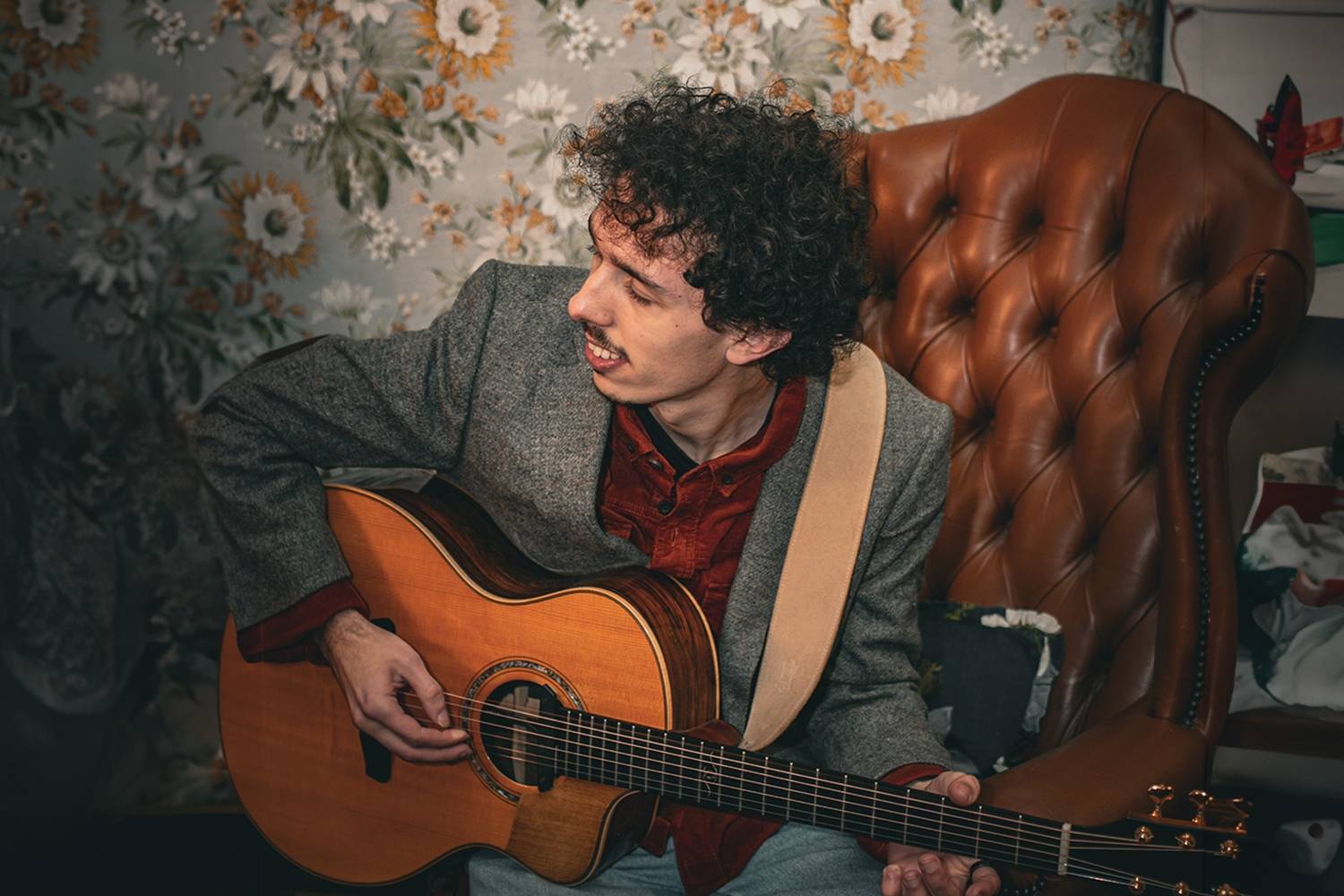 Midlands Based Percussive & Fingerstyle Guitarist