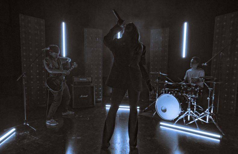 Click to enlarge image hits-05.jpg