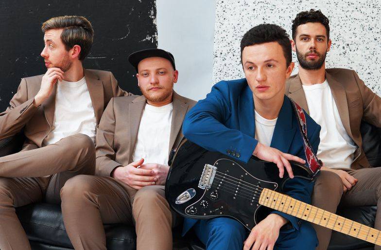 Click to enlarge image pop-club-03.jpg