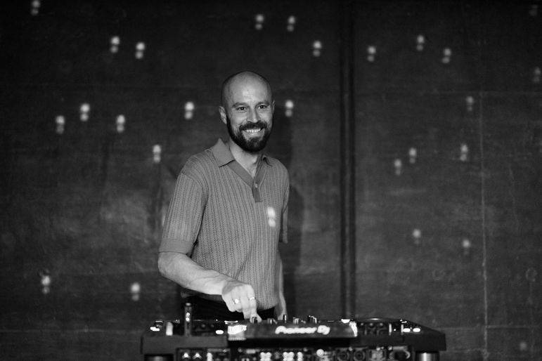 Click to enlarge image gh-09.jpg