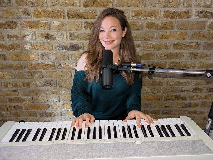 Click to enlarge image serena-04.jpg