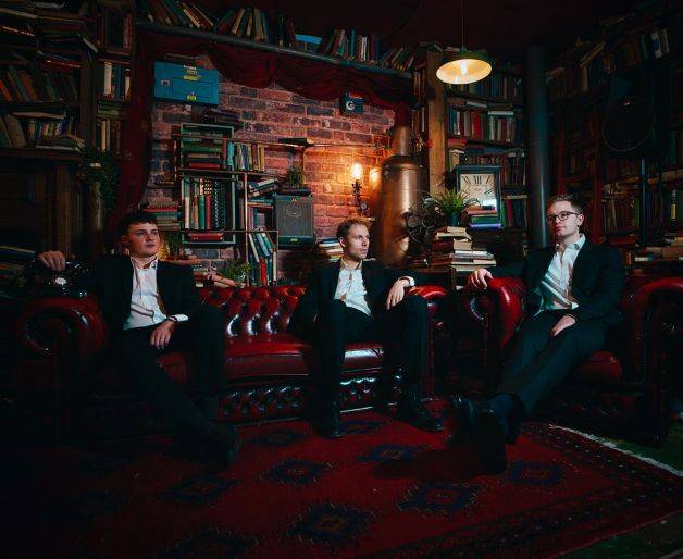 Click to enlarge image on-the-rocks-02.jpg