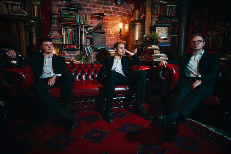 Click to enlarge image on-the-rocks-03.jpg