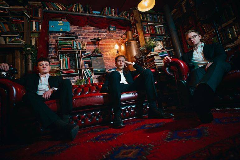 Click to enlarge image on-the-rocks-04.jpg