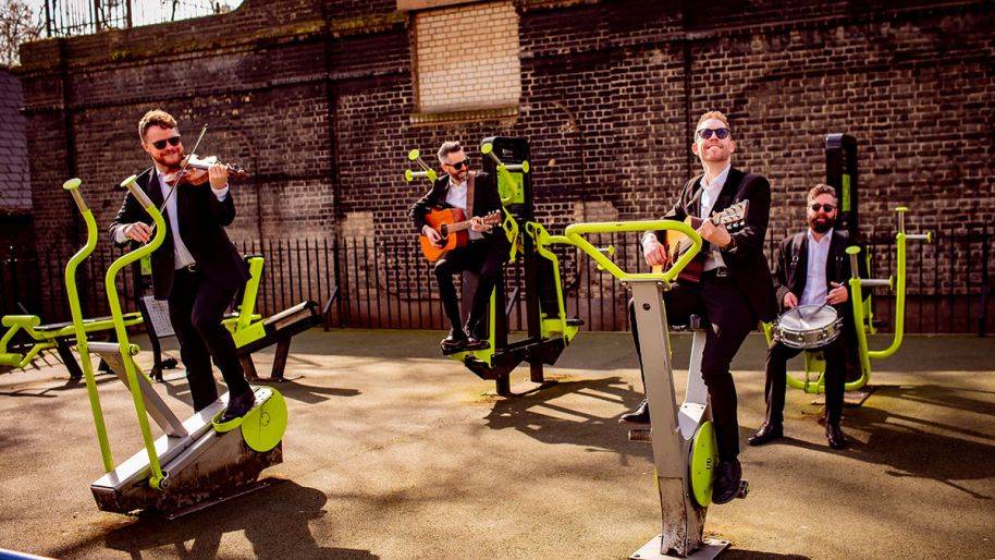 Click to enlarge image all-strung-out-06.jpg